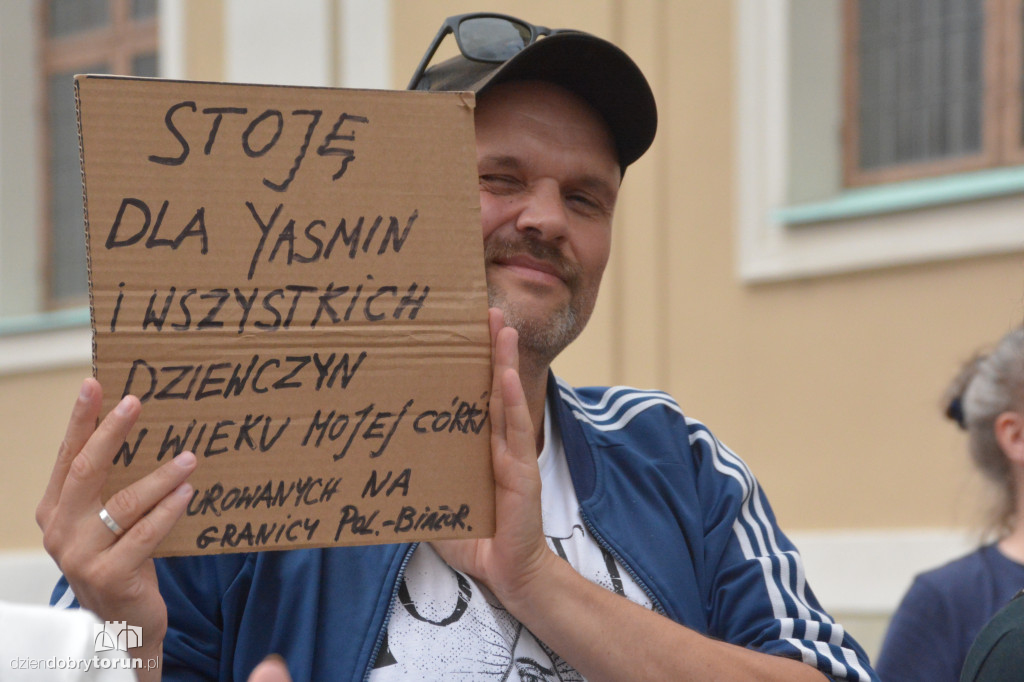 Kontrmanifestanci kontra Konfederacja. Napięta atmosfera w Toruniu