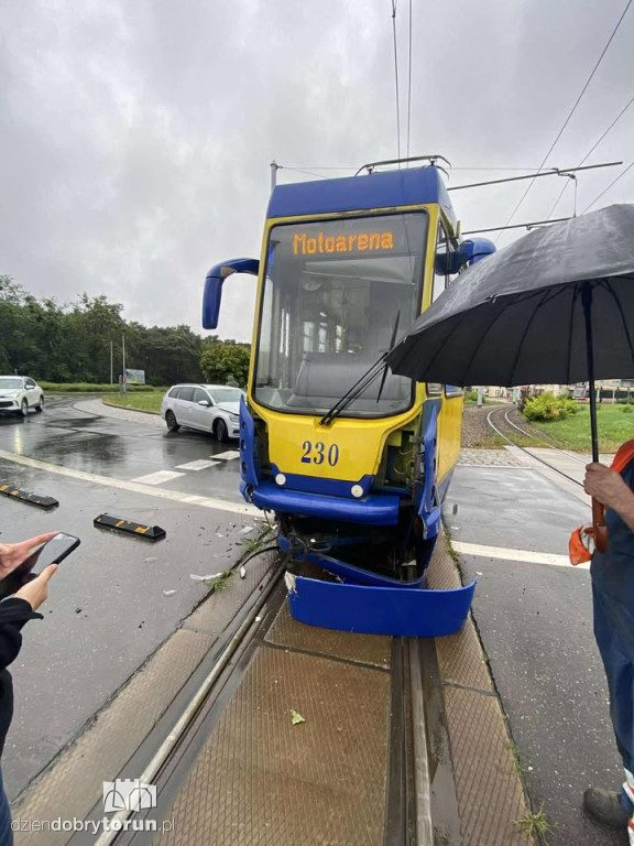 Zderzenie tramwaju z osobówką
