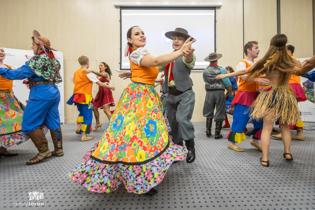 Polsko-brazylijski folklor na kujawskiej scenie