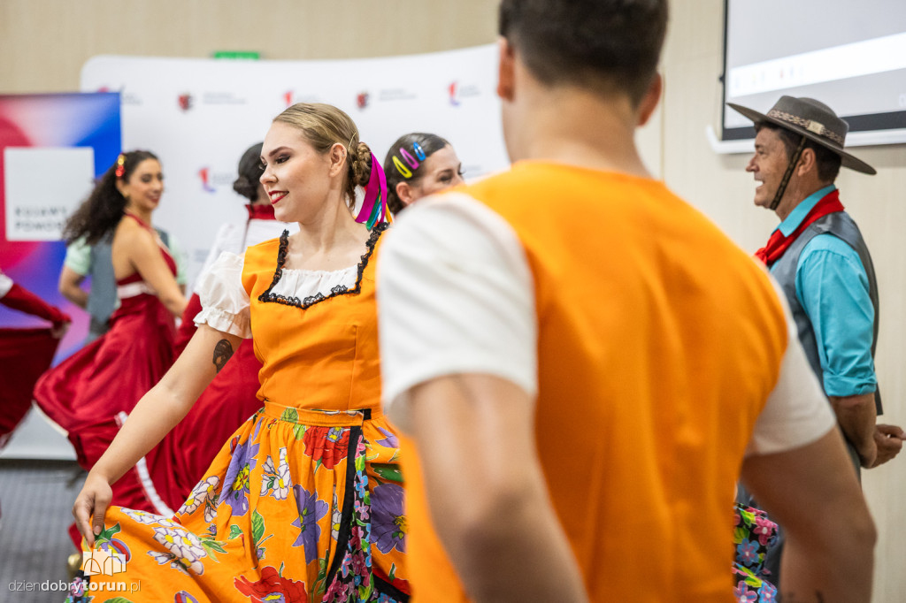 Polsko-brazylijski folklor na kujawskiej scenie