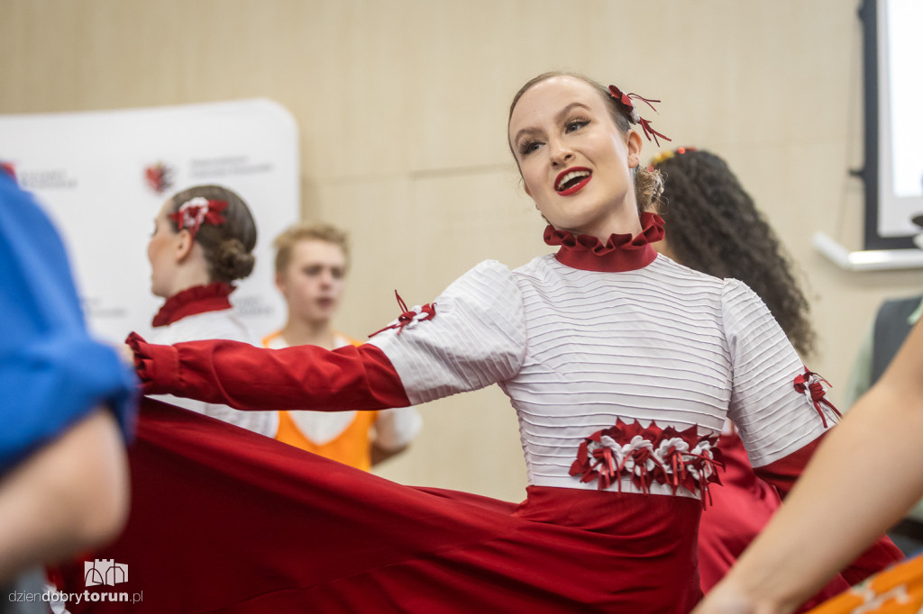 Polsko-brazylijski folklor na kujawskiej scenie