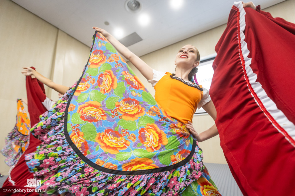 Polsko-brazylijski folklor na kujawskiej scenie