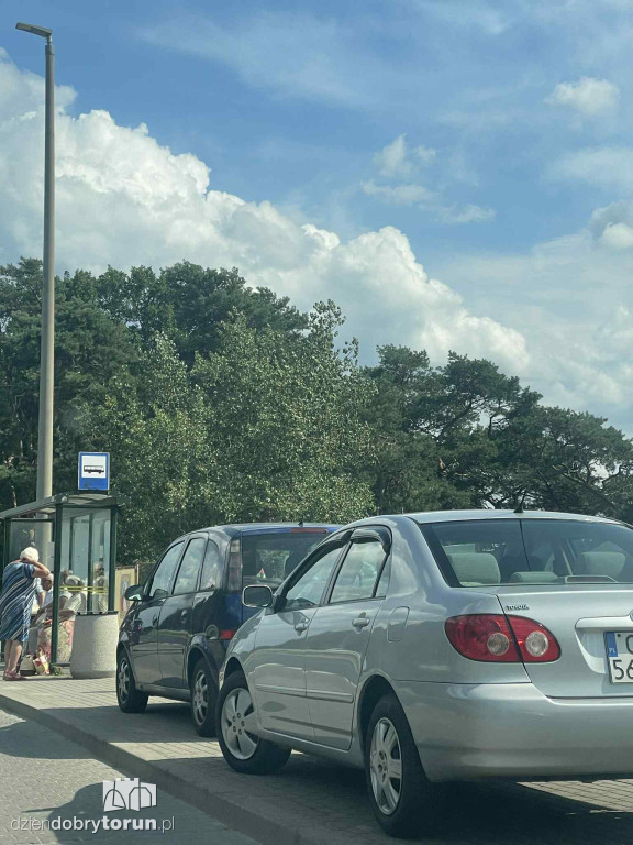 Tak parkuje się przy świątyni o. Rydzyka
