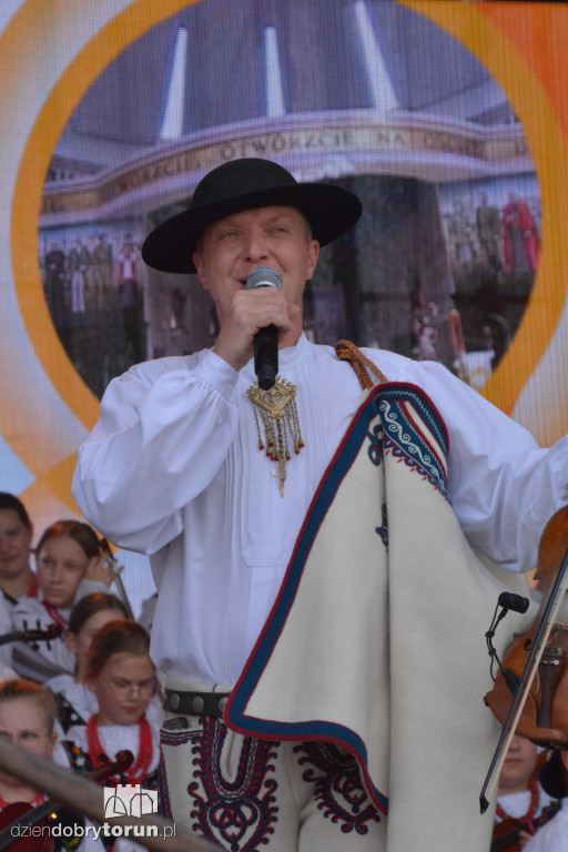 Tak śpiewała scena Dziękczynienia w Rodzinie