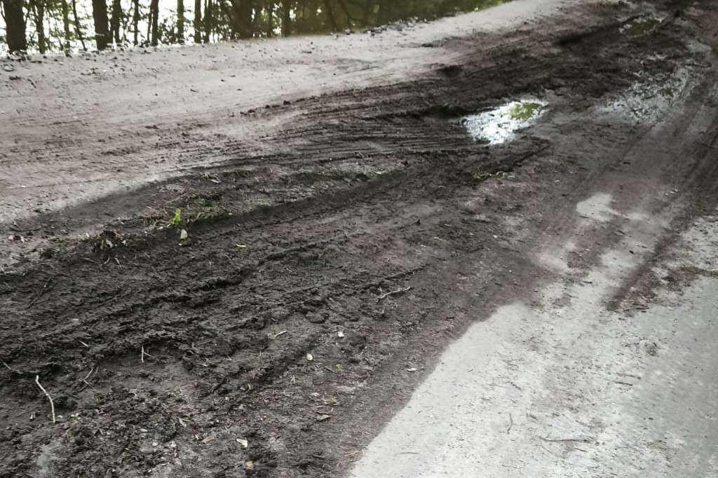 Zniszczona ścieżka rowerowa na Barbarce