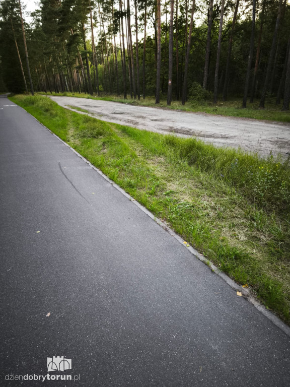 Zniszczona ścieżka rowerowa na Barbarce