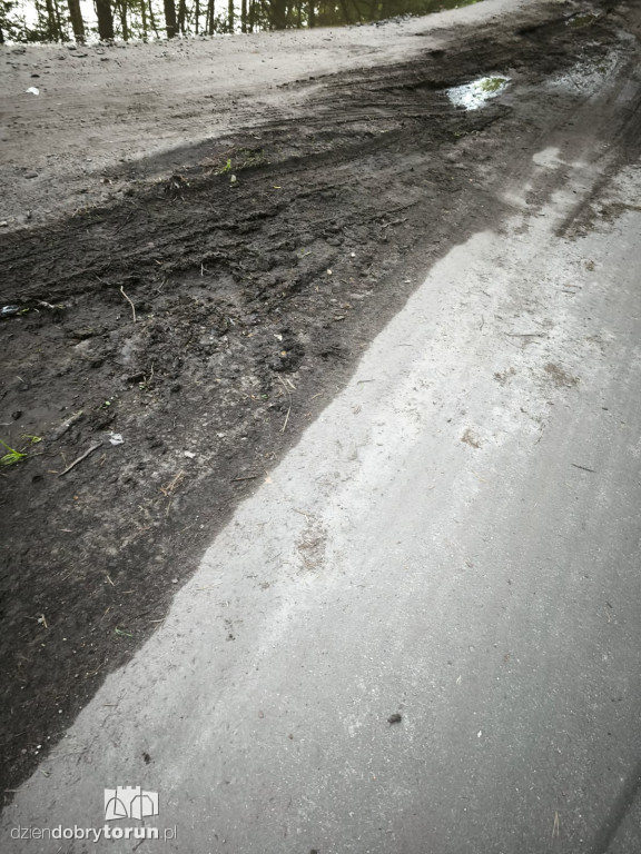 Zniszczona ścieżka rowerowa na Barbarce