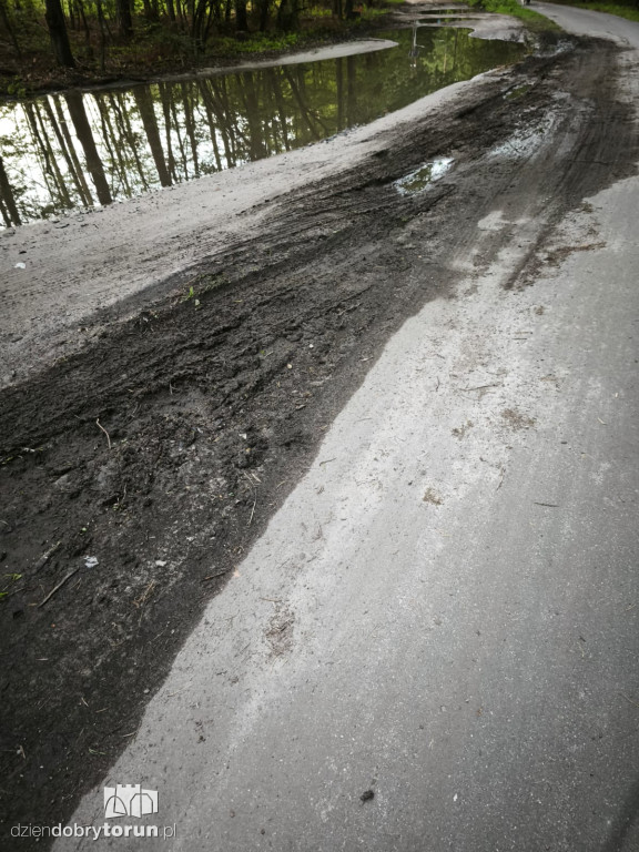 Zniszczona ścieżka rowerowa na Barbarce
