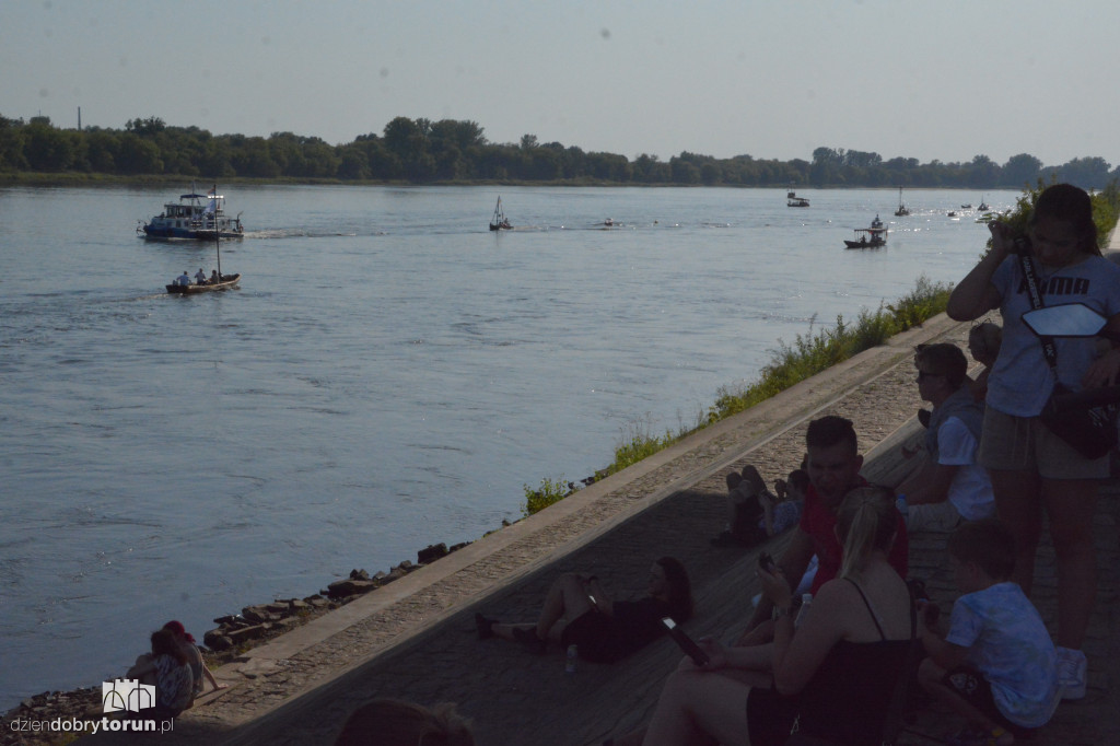 Parada otwierająca Festiwal Wisły w Toruniu