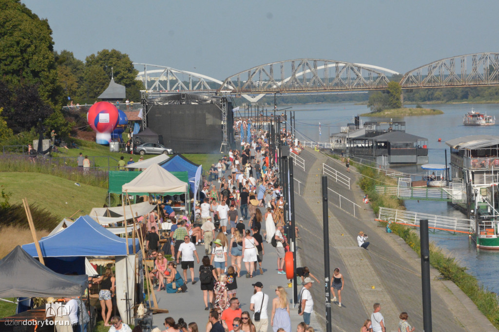 Parada otwierająca Festiwal Wisły w Toruniu