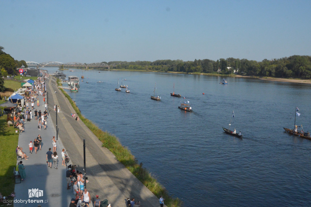Parada otwierająca Festiwal Wisły w Toruniu
