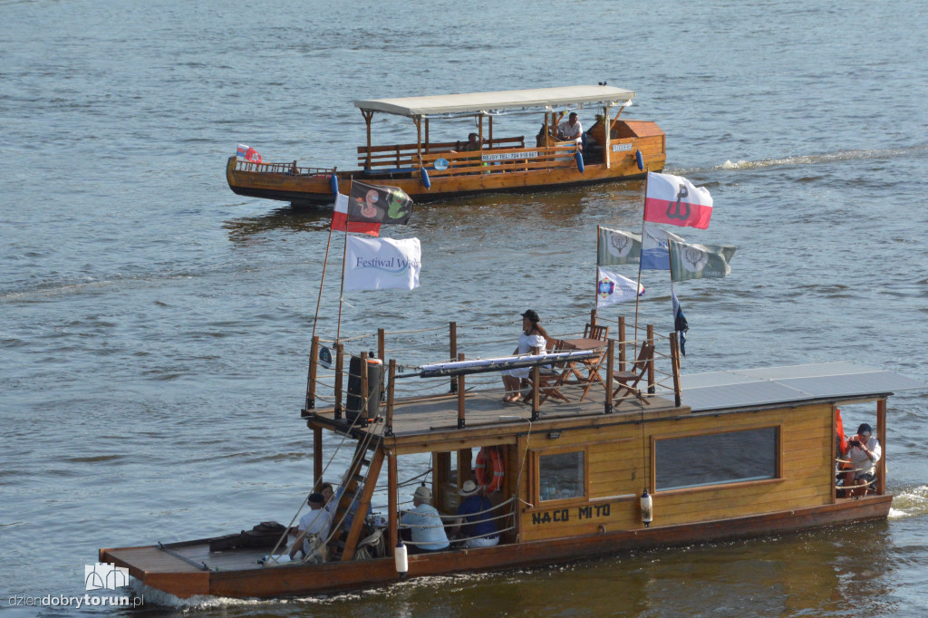 Parada otwierająca Festiwal Wisły w Toruniu