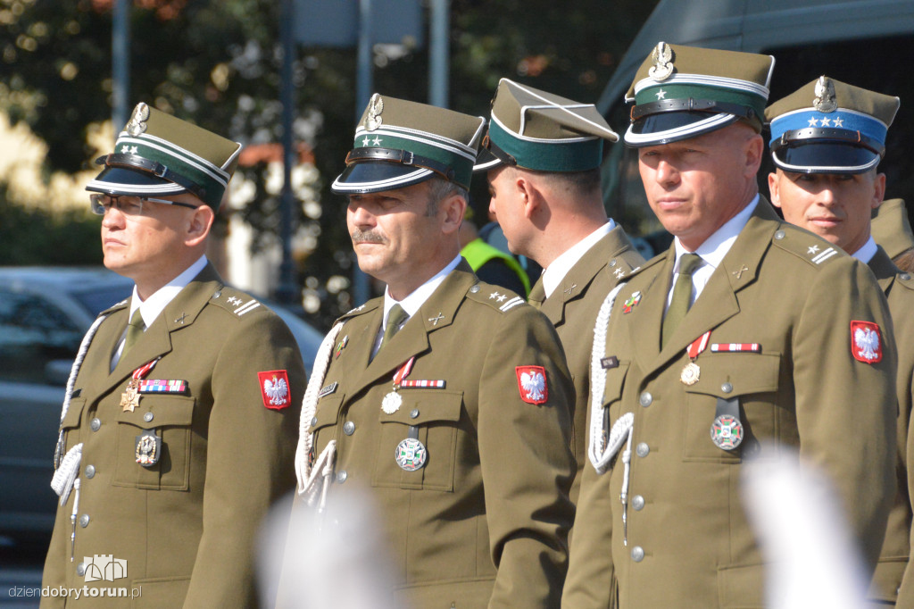 Złożenie kwiatów pod pomnikiem Józefa Hallera