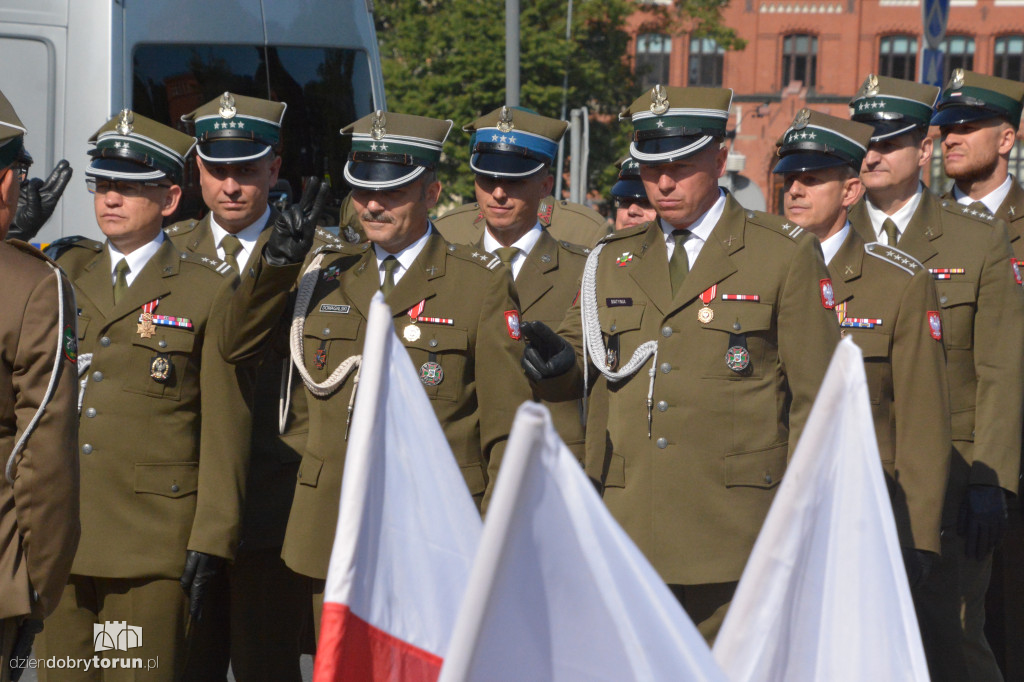 Złożenie kwiatów pod pomnikiem Józefa Hallera