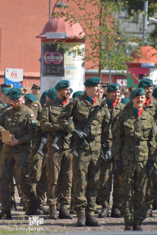 Patriotyczny przemarsz w Toruniu