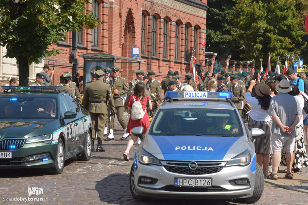Patriotyczny przemarsz w Toruniu