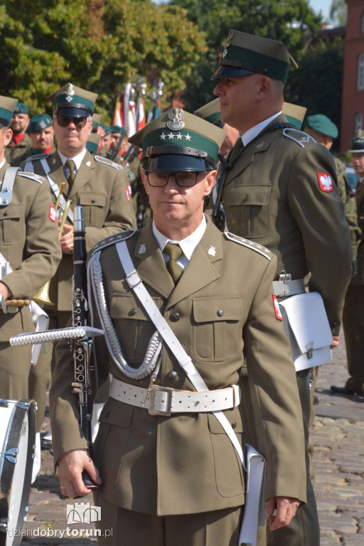 Patriotyczny przemarsz w Toruniu