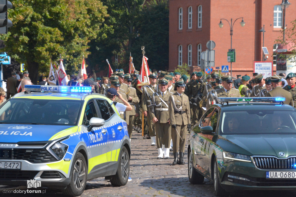 Patriotyczny przemarsz w Toruniu