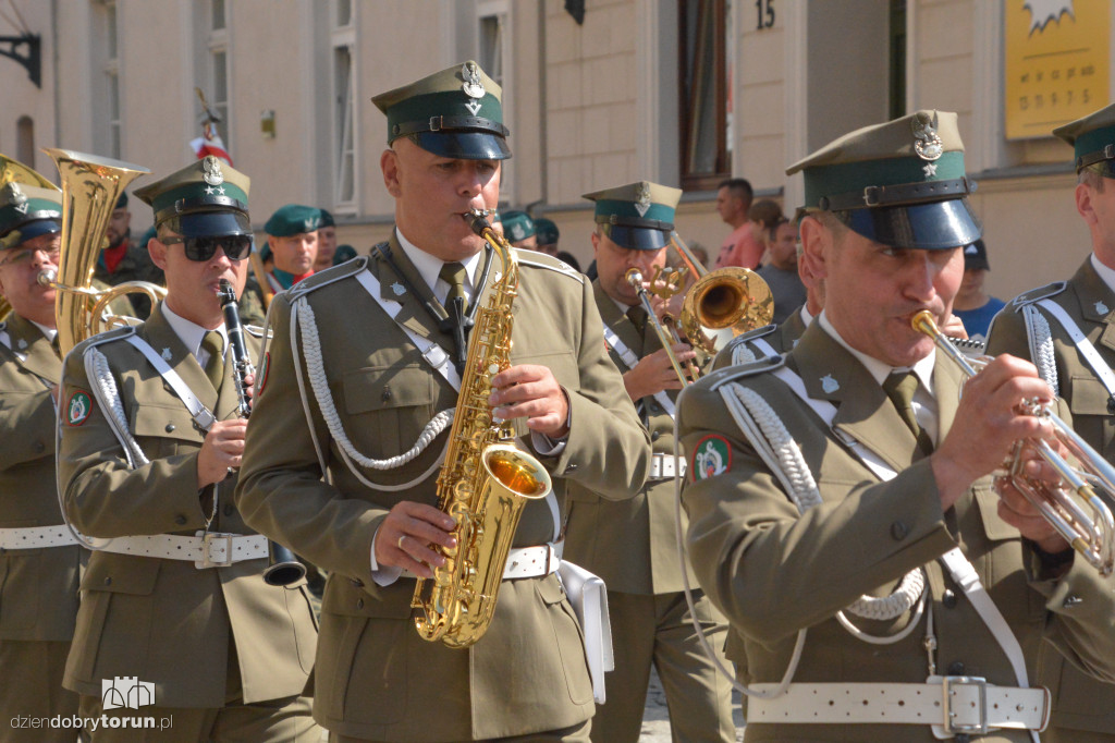Patriotyczny przemarsz w Toruniu