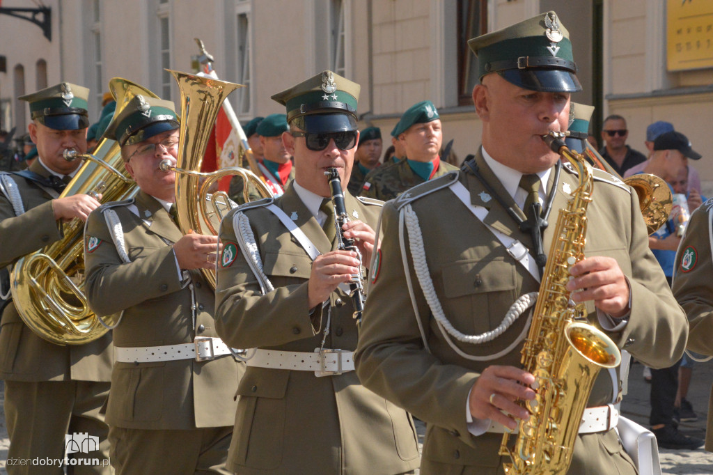 Patriotyczny przemarsz w Toruniu