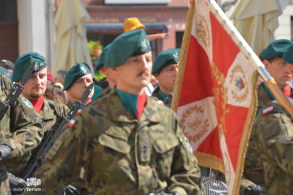 Patriotyczny przemarsz w Toruniu