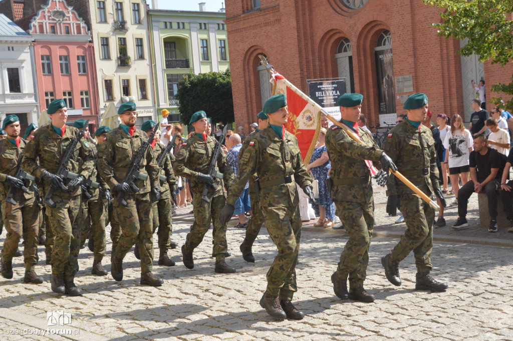 Patriotyczny przemarsz w Toruniu