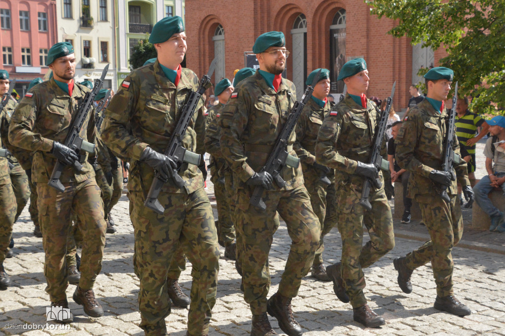 Patriotyczny przemarsz w Toruniu
