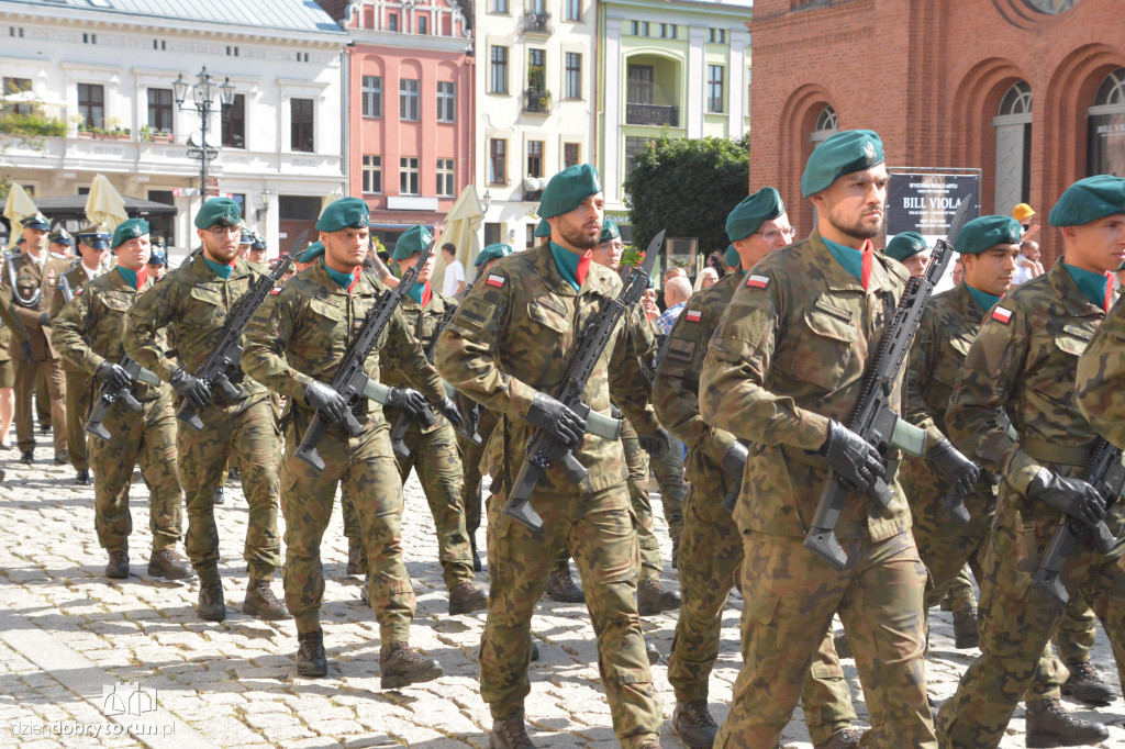 Patriotyczny przemarsz w Toruniu