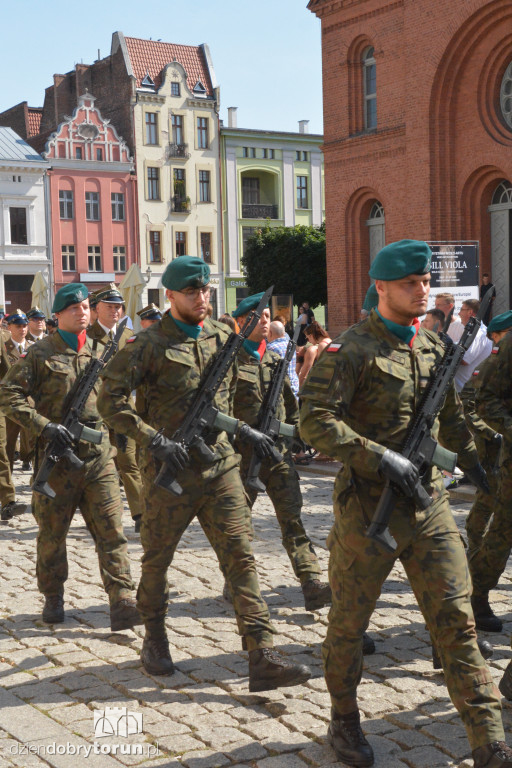Patriotyczny przemarsz w Toruniu