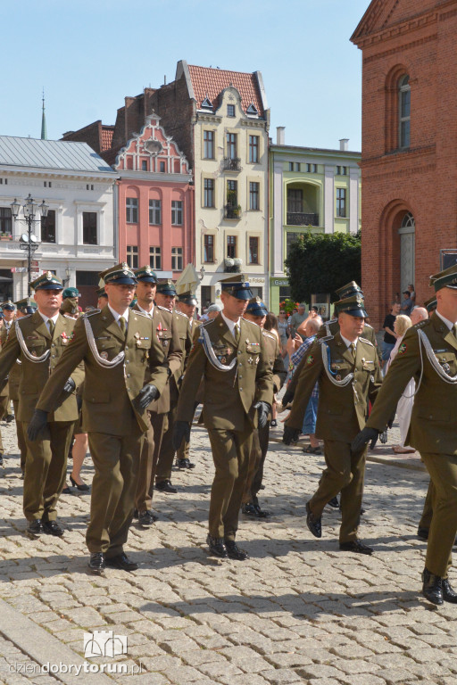 Patriotyczny przemarsz w Toruniu
