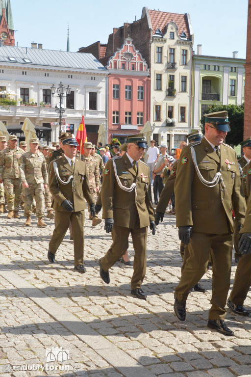Patriotyczny przemarsz w Toruniu