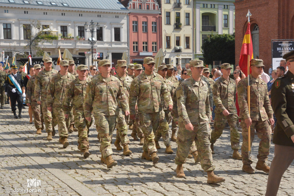 Patriotyczny przemarsz w Toruniu
