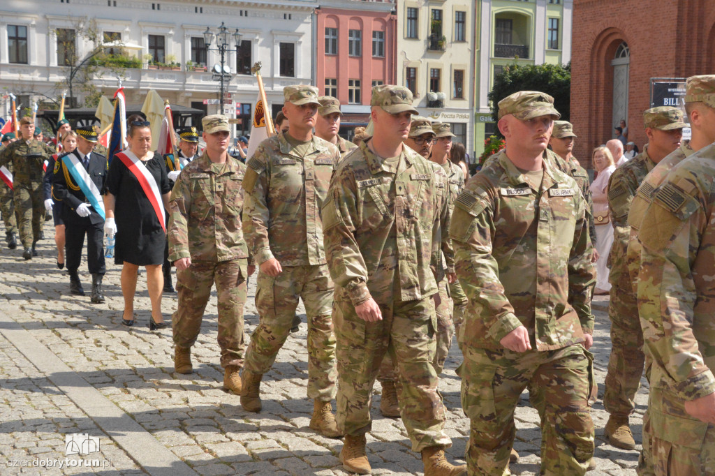 Patriotyczny przemarsz w Toruniu