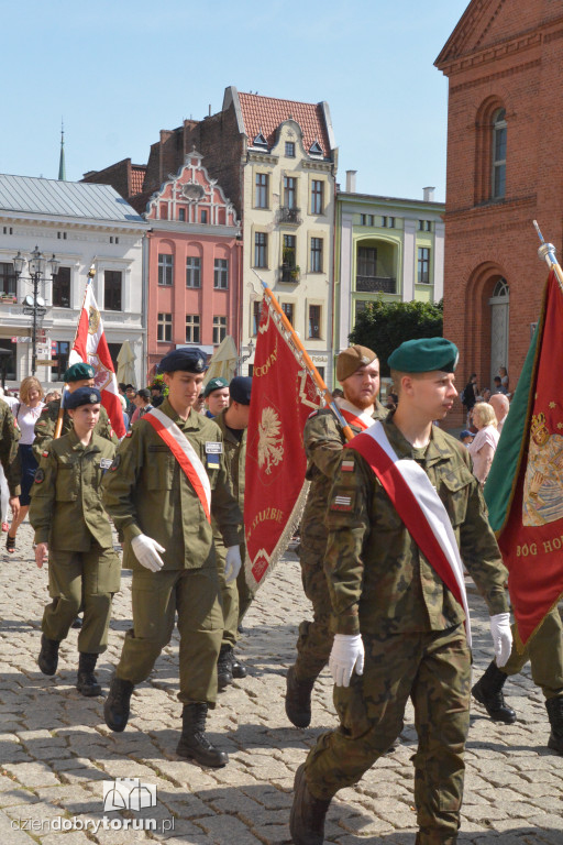 Patriotyczny przemarsz w Toruniu