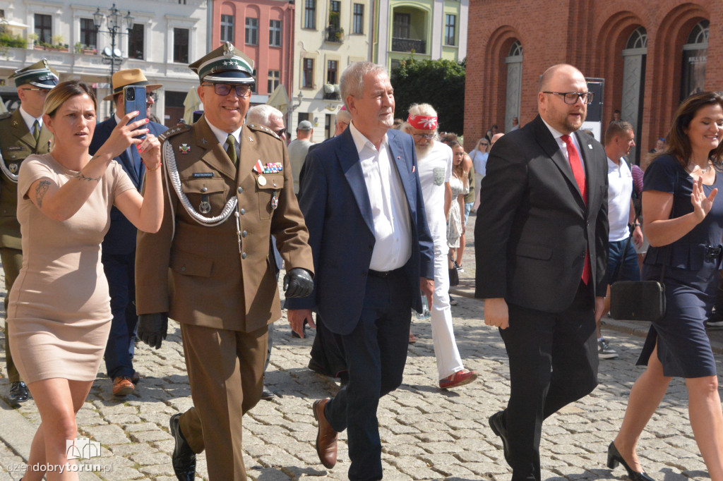Patriotyczny przemarsz w Toruniu