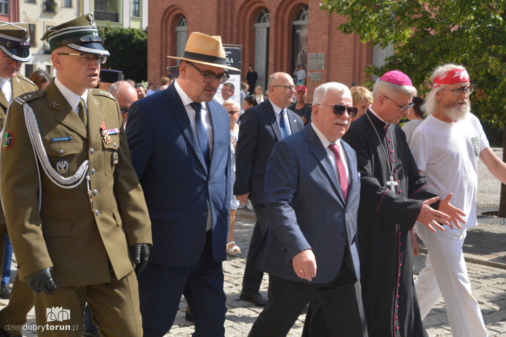 Patriotyczny przemarsz w Toruniu