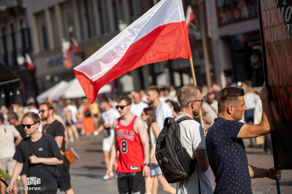 Różaniec w tłumie turystów