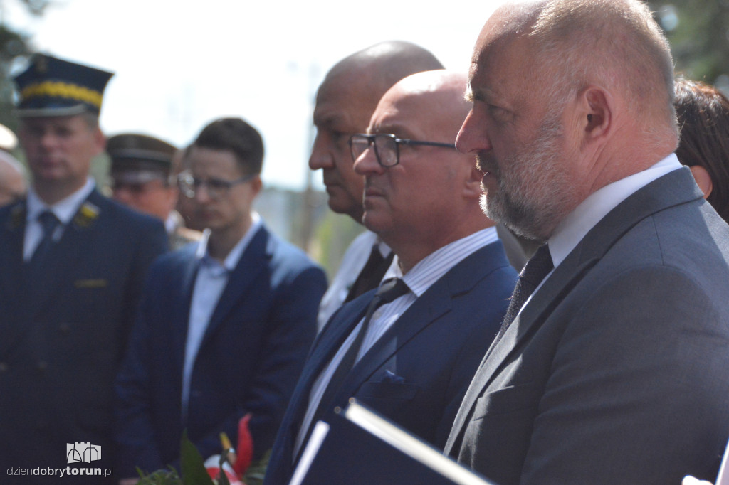 Uroczystości pod pomnikiem w Otłoczynie
