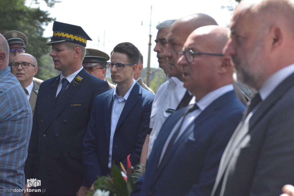 Uroczystości pod pomnikiem w Otłoczynie