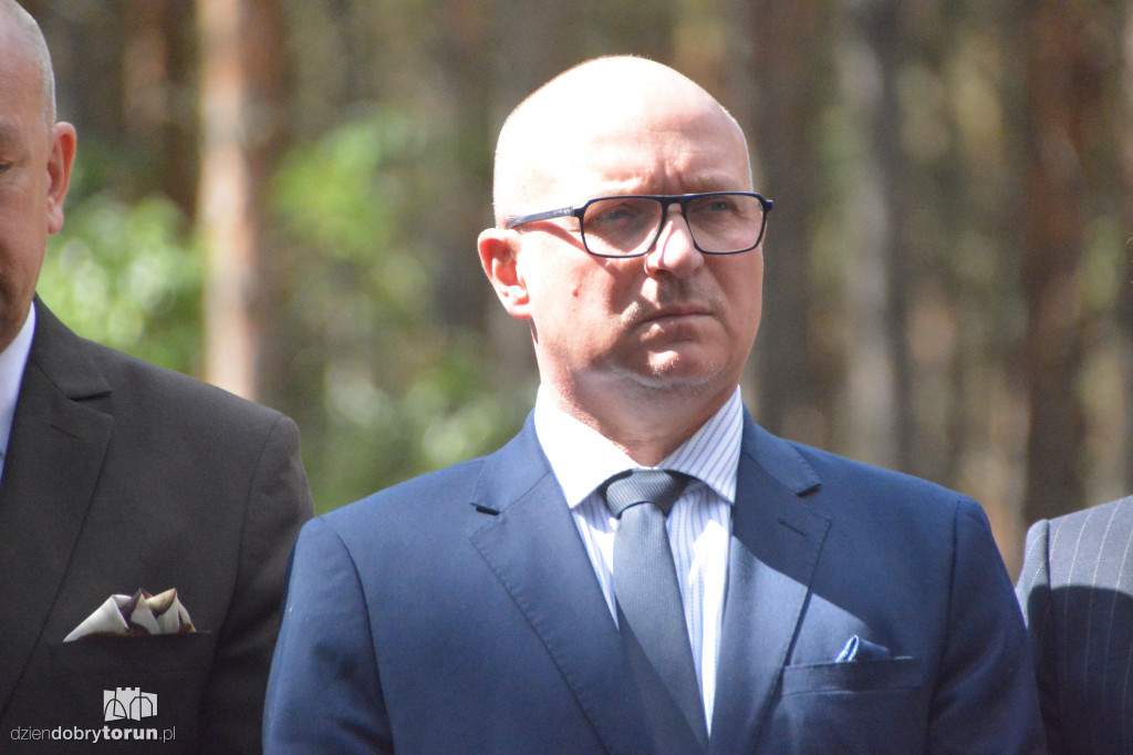 Uroczystości pod pomnikiem w Otłoczynie