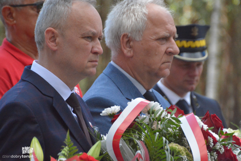 Uroczystości pod pomnikiem w Otłoczynie