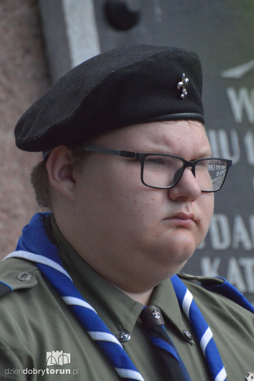 Uroczystości pod pomnikiem w Otłoczynie