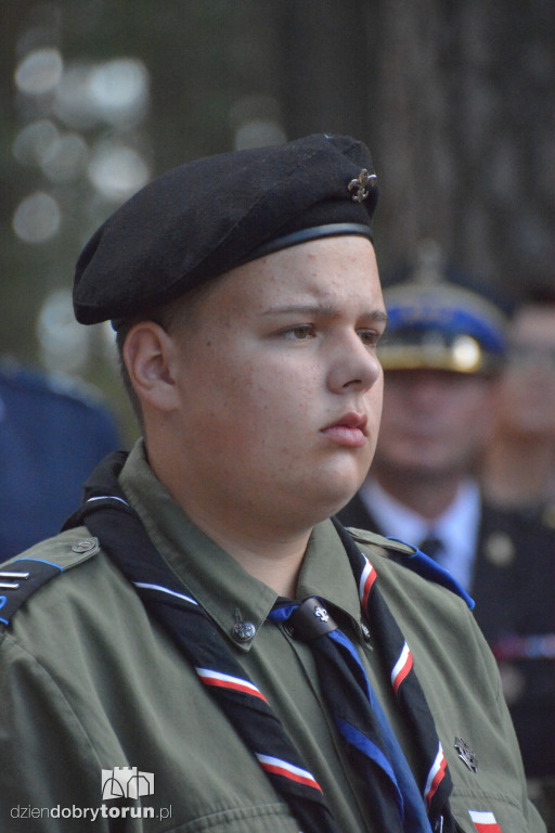 Uroczystości pod pomnikiem w Otłoczynie