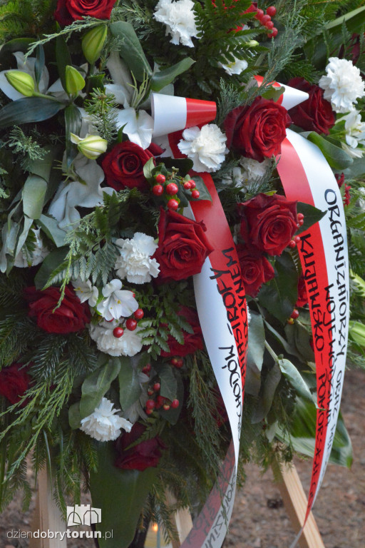 Uroczystości pod pomnikiem w Otłoczynie