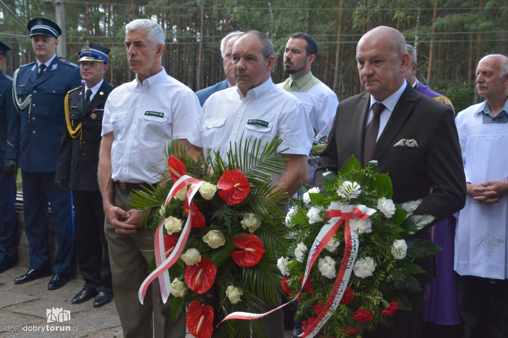 Uroczystości pod pomnikiem w Otłoczynie