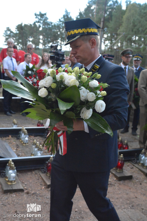 Uroczystości pod pomnikiem w Otłoczynie