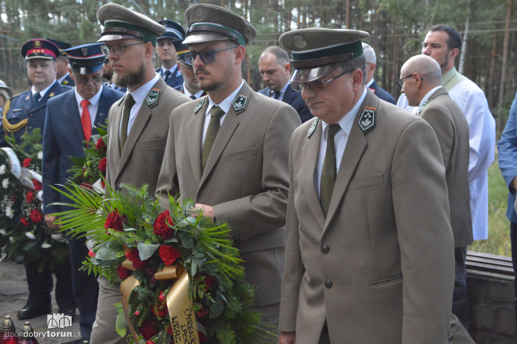 Uroczystości pod pomnikiem w Otłoczynie