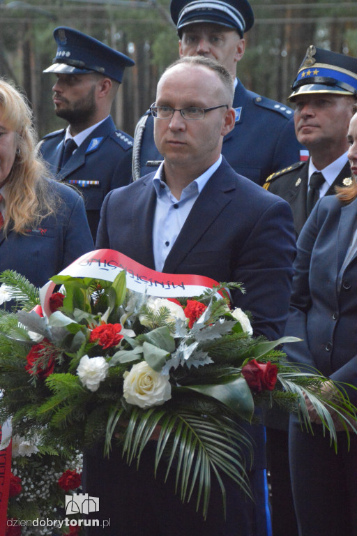 Uroczystości pod pomnikiem w Otłoczynie