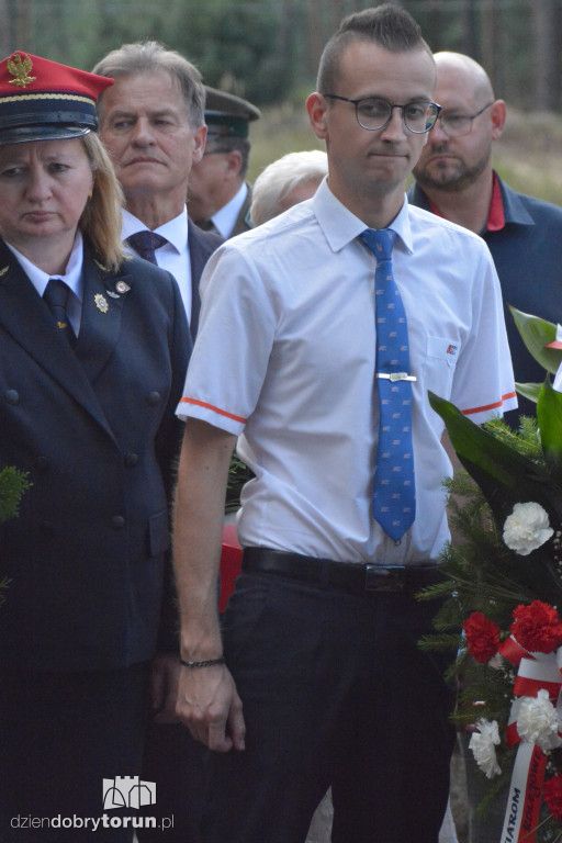 Uroczystości pod pomnikiem w Otłoczynie
