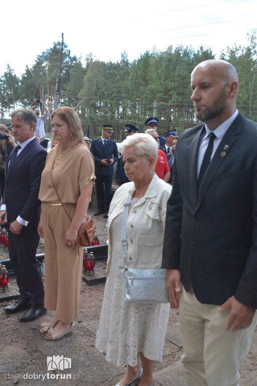 Uroczystości pod pomnikiem w Otłoczynie